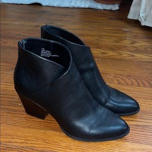 BØC Heeled Zip Booties